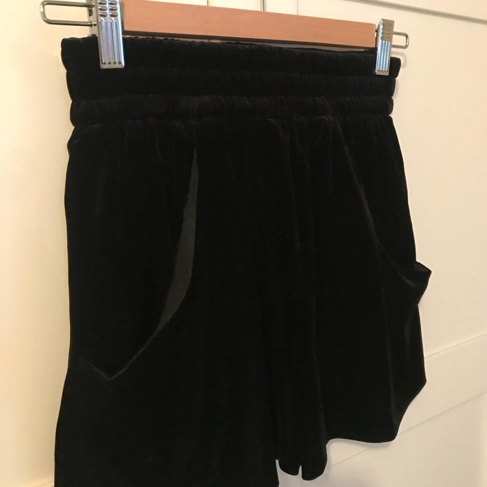 VELVET SHORTS